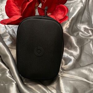 🌹Beats • Black Headphones\Cellphone Travel Case  • Toiletries Case - Like New